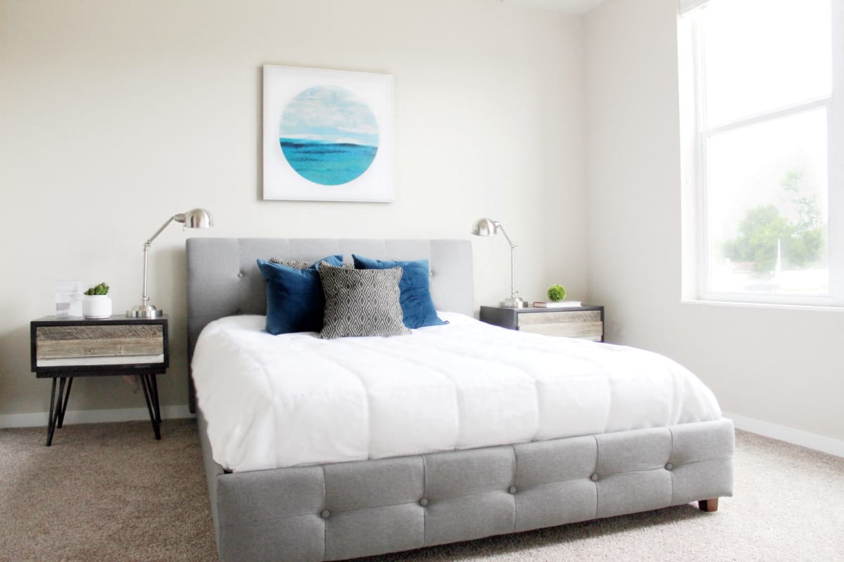 Apartments in MN Overlook on the Creek Photos